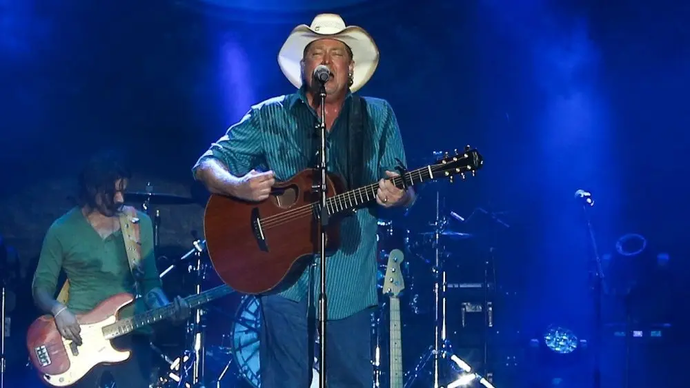 Tracy Lawrence performs at the CountryFlo Music and Camping Festival on November 4^ 2016 in Lake Wales^ Florida.