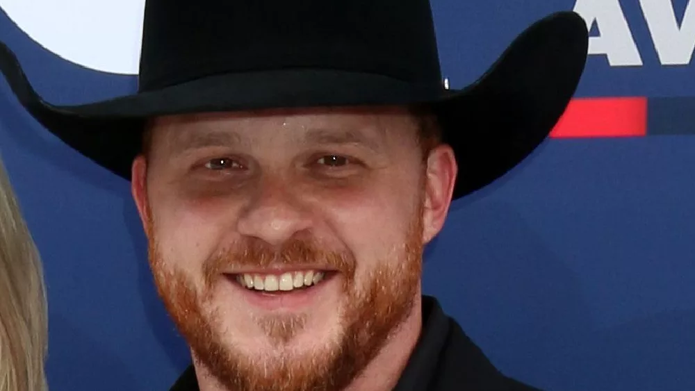 Cody Johnson confirms deluxe album, new single 'The Painter' 103.7