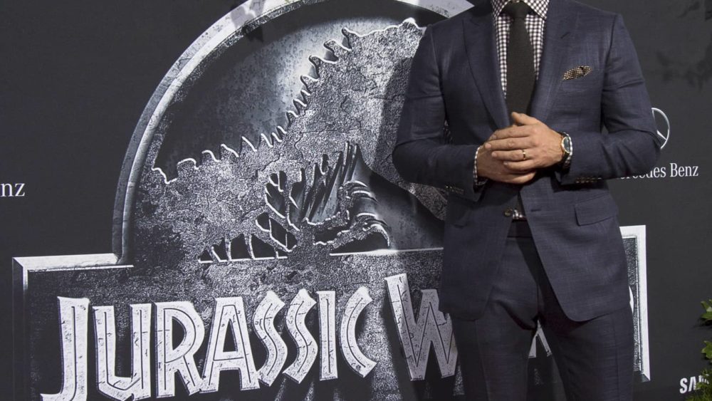 pratt-poses-at-the-premiere-of-jurassic-world-in-hollywood