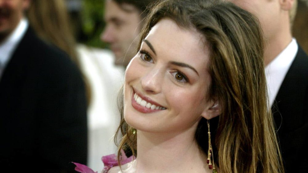 actress-anne-hathaway-arrives-at-the-60th-annual-golden-globe-awards-in-beverly-hills-california-ja