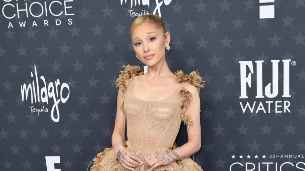 Ariana Grande at the Critics Choice Awards 2025. SANTA MONICA^ USA. February 07^ 2025
