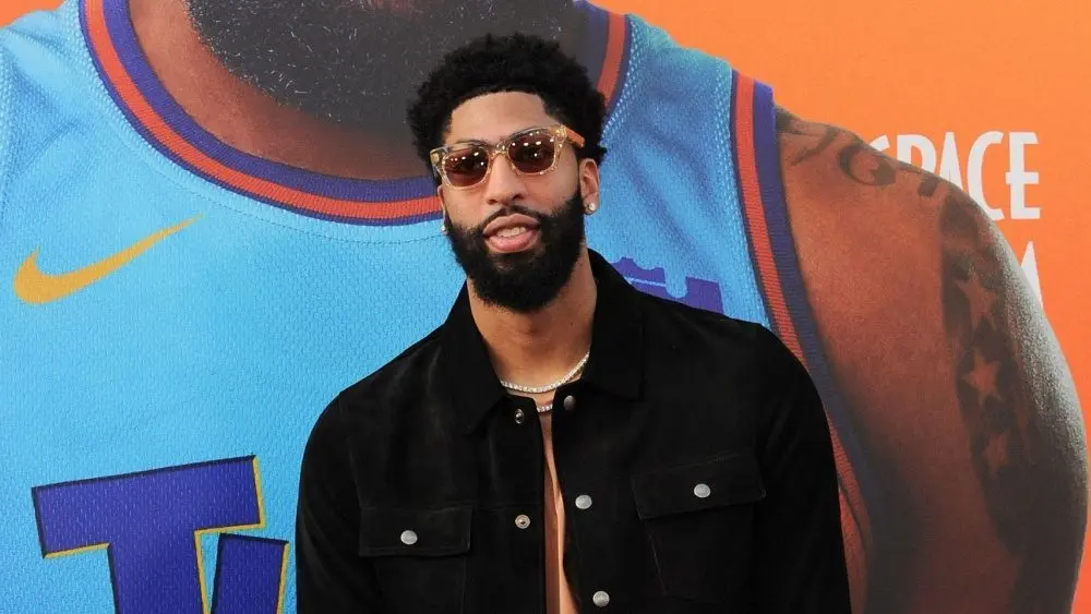 Dallas Mavericks trade Anthony Davis to Wizards in 8-player deal