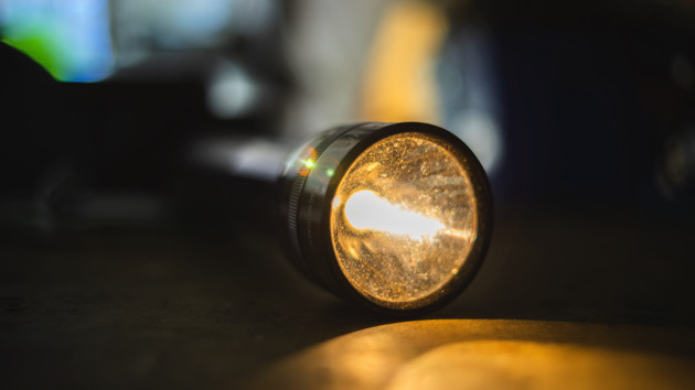gettyrf_120622_blackoutflashlight