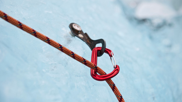 gettyrf_122922_iceclimbing