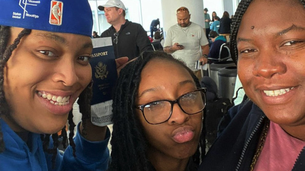 family-ht-ml-230418_1681826399332_hpembed_8x7_992435319