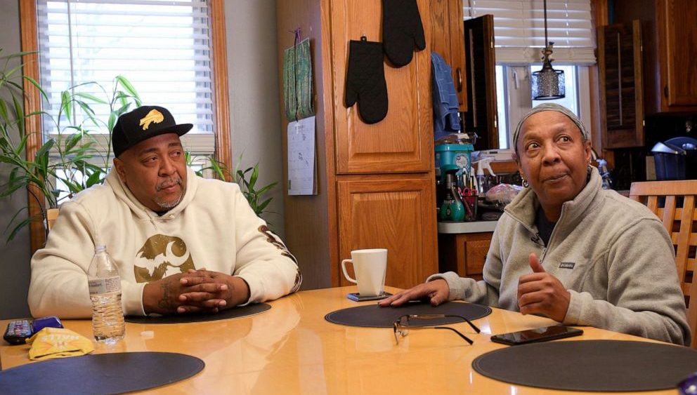 abcnews_damonemappbarbaramappsmassey_050823701911