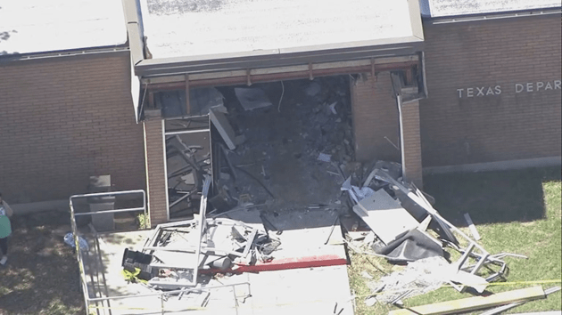 ktrk_crash_041224647875