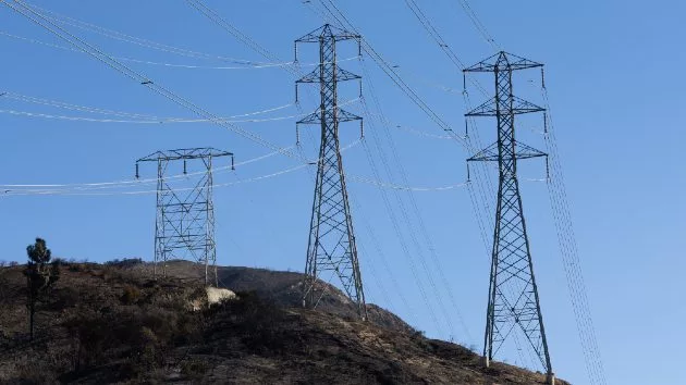 getty_powerlineseatonfire308930