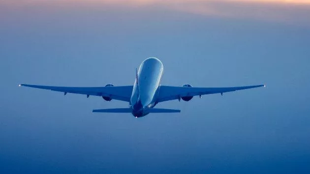 gettyrf_61522_airplanesky327620
