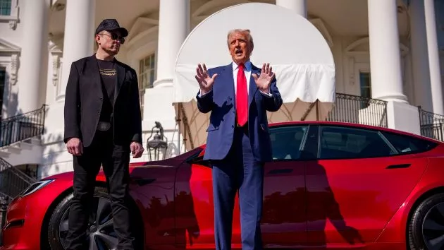 getty_donald-trump-5-gty-gmh-250312_1741784713849_hpmain251493