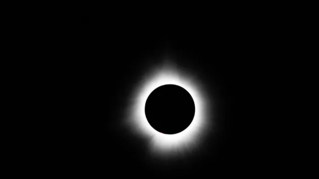 news_solareclipse_32625275253