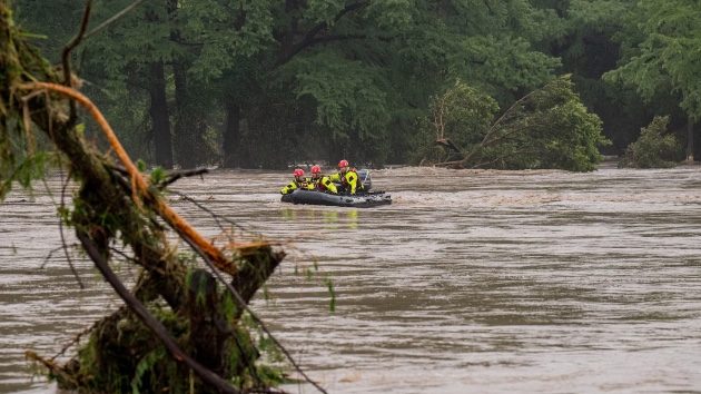 getty_texasrescue_070725562000