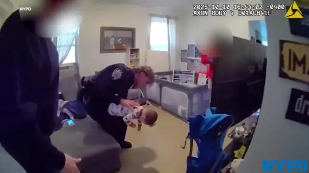 news_nypdsavesbaby_102225916653