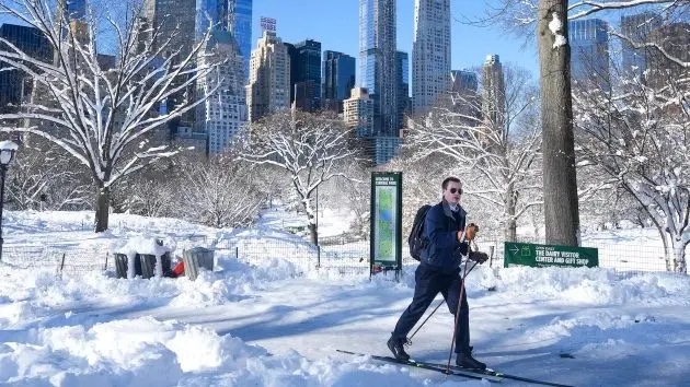 getty_newyorksnowstorm_023526419436
