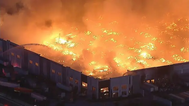 n_warehouse-fire-ht-jt-260410_1775837821247_hpmain_16x9147311
