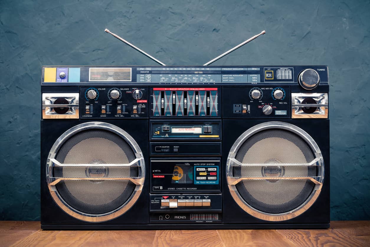 An old retro vintage radio, technology, music, retro Styled, old-fashioned  wallpaper