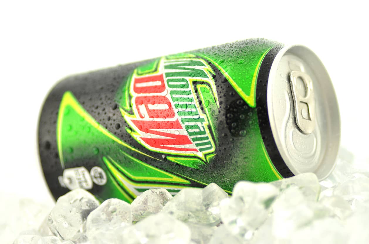can-of-mountain-dew-drink-isolated-on-white