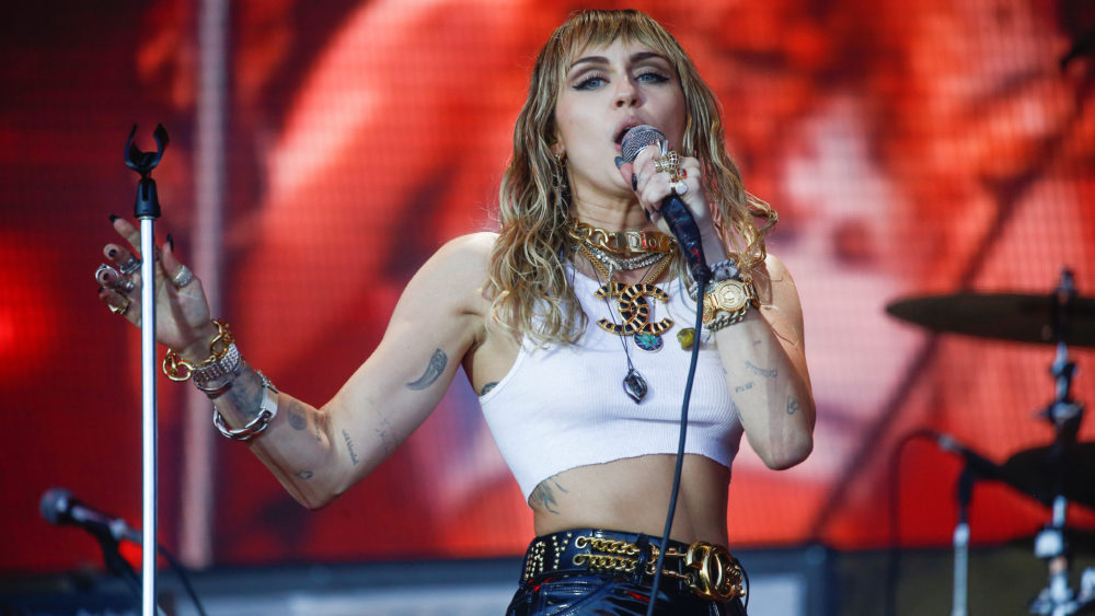 american-singer-miley-cyrus-performs-on-the-pyramid-stage-during-glastonbury-festival-in-somerset