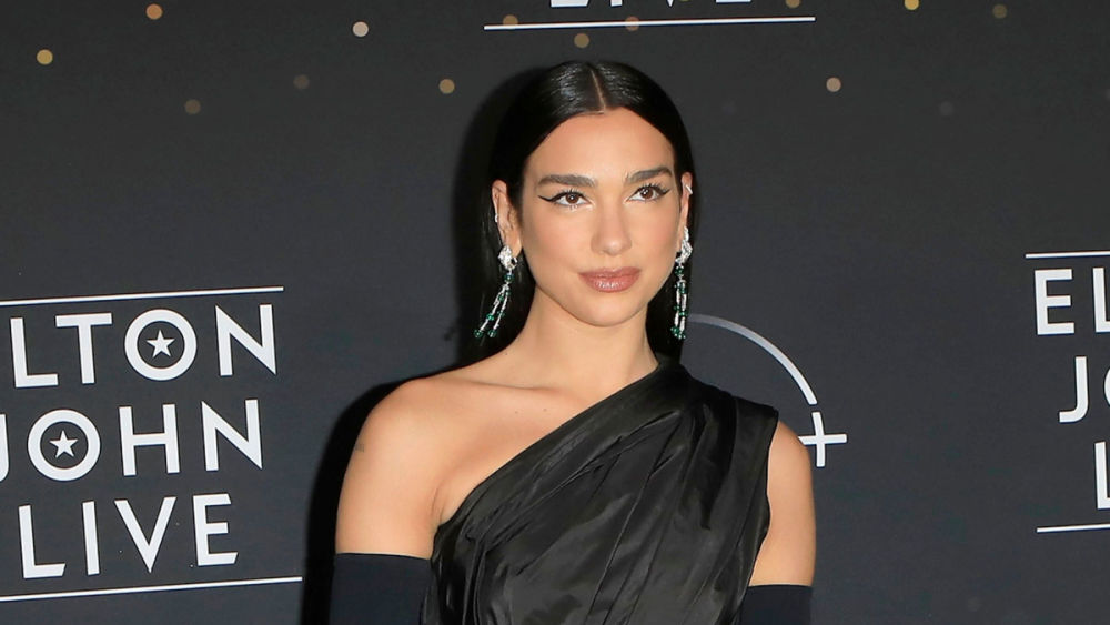 Met Gala 2023 co-host Dua Lipa exudes royalty in 100-carat diamond necklace  and vintage Chanel dress