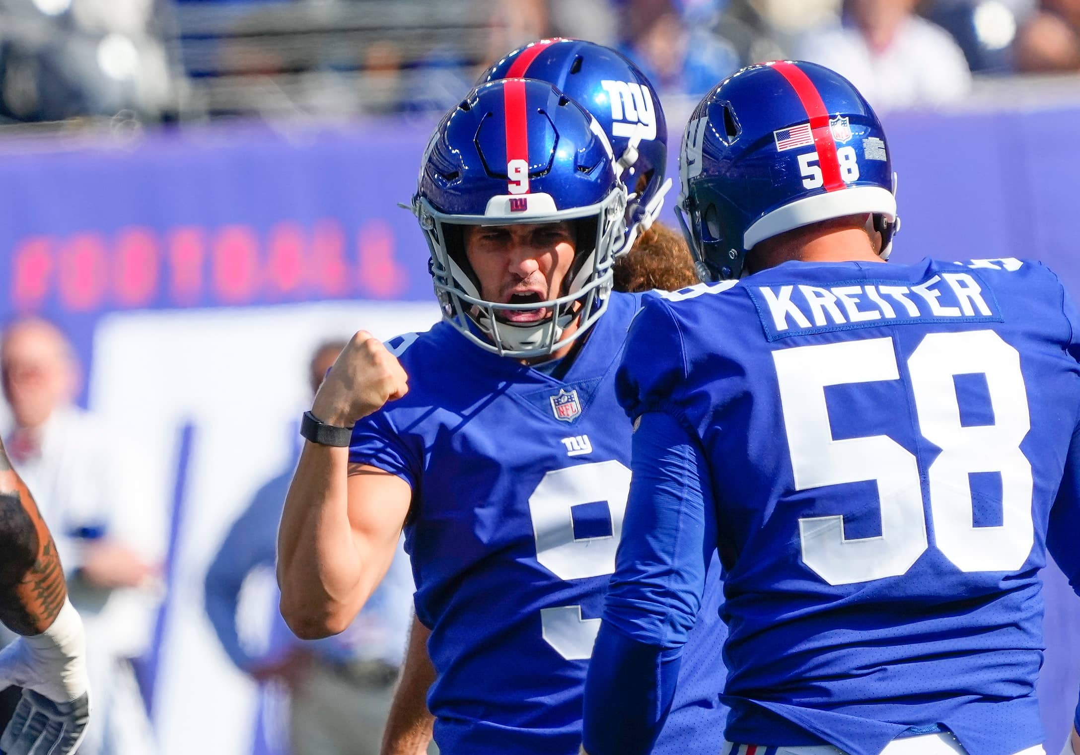 Giants improve to 2-0 for first time in six years, beat Panthers at home