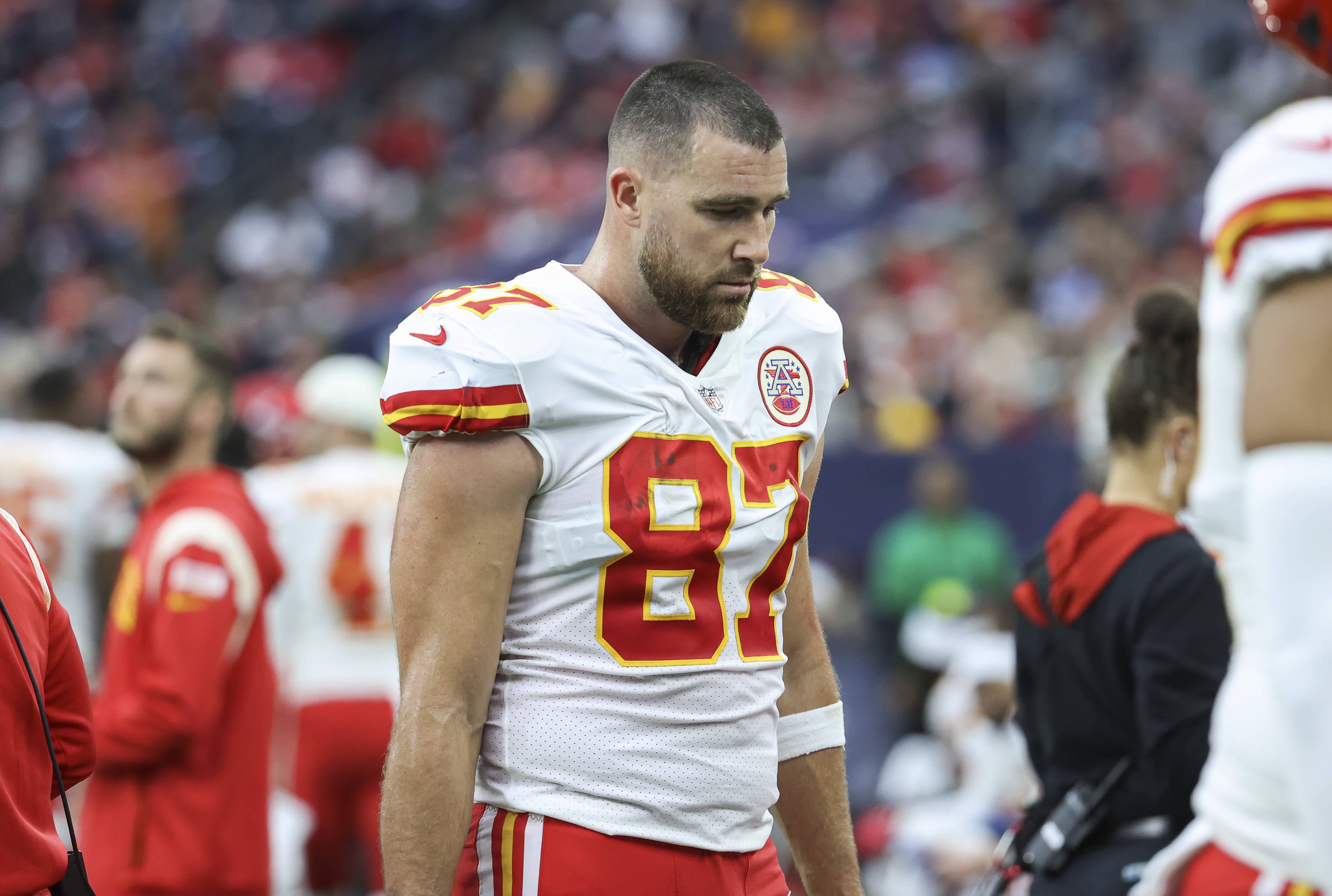 Chiefs' Travis Kelce uncertain to play Week 1 after injuring knee at  practice