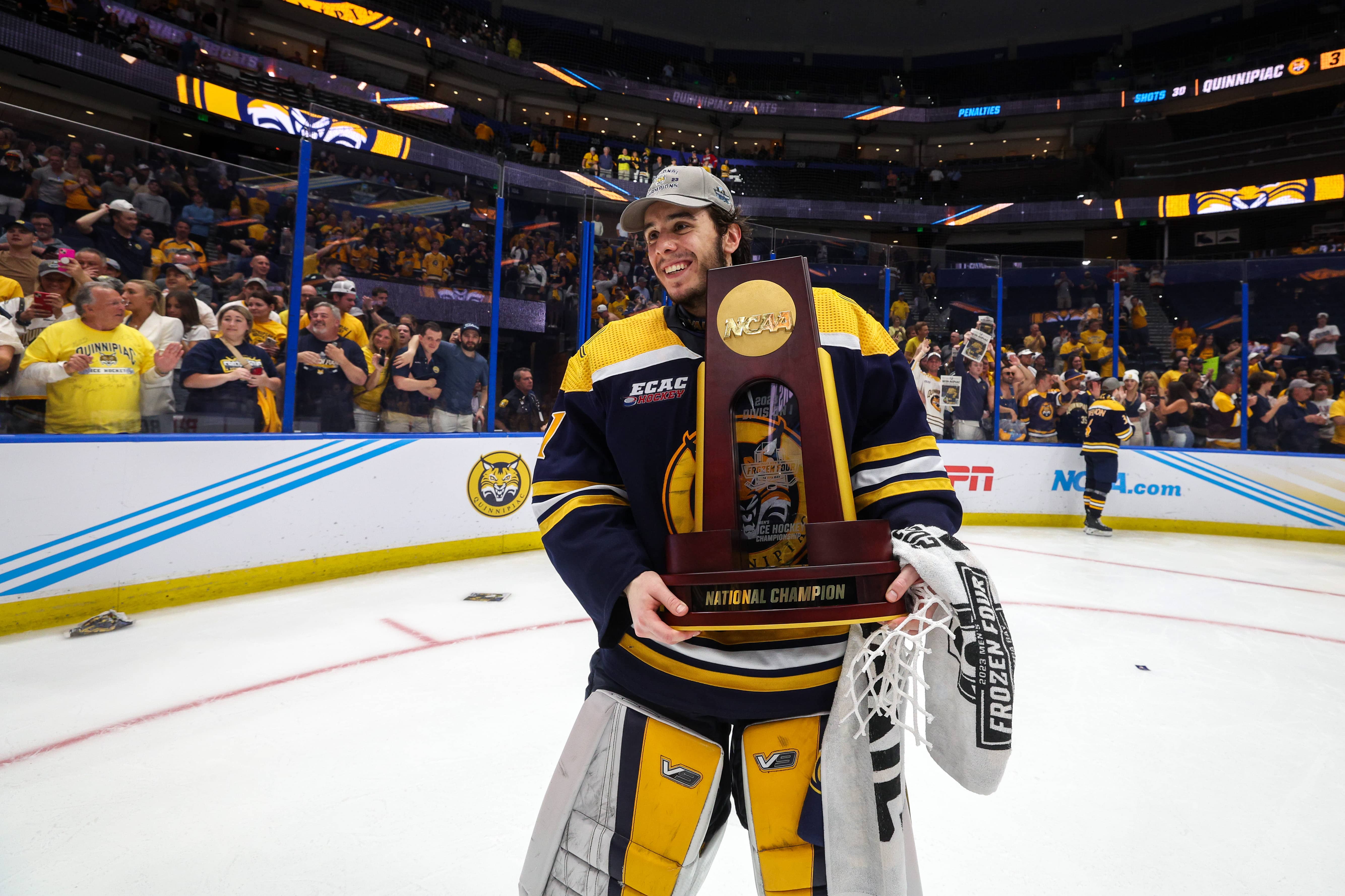 ncaa-hockey-frozen-four-championship-game-quinnipiac-vs-minnesota