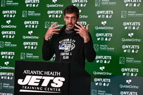 New York Jets News: Aaron Rodgers rips 'Hard Knocks' for picking Jets -  Gang Green Nation