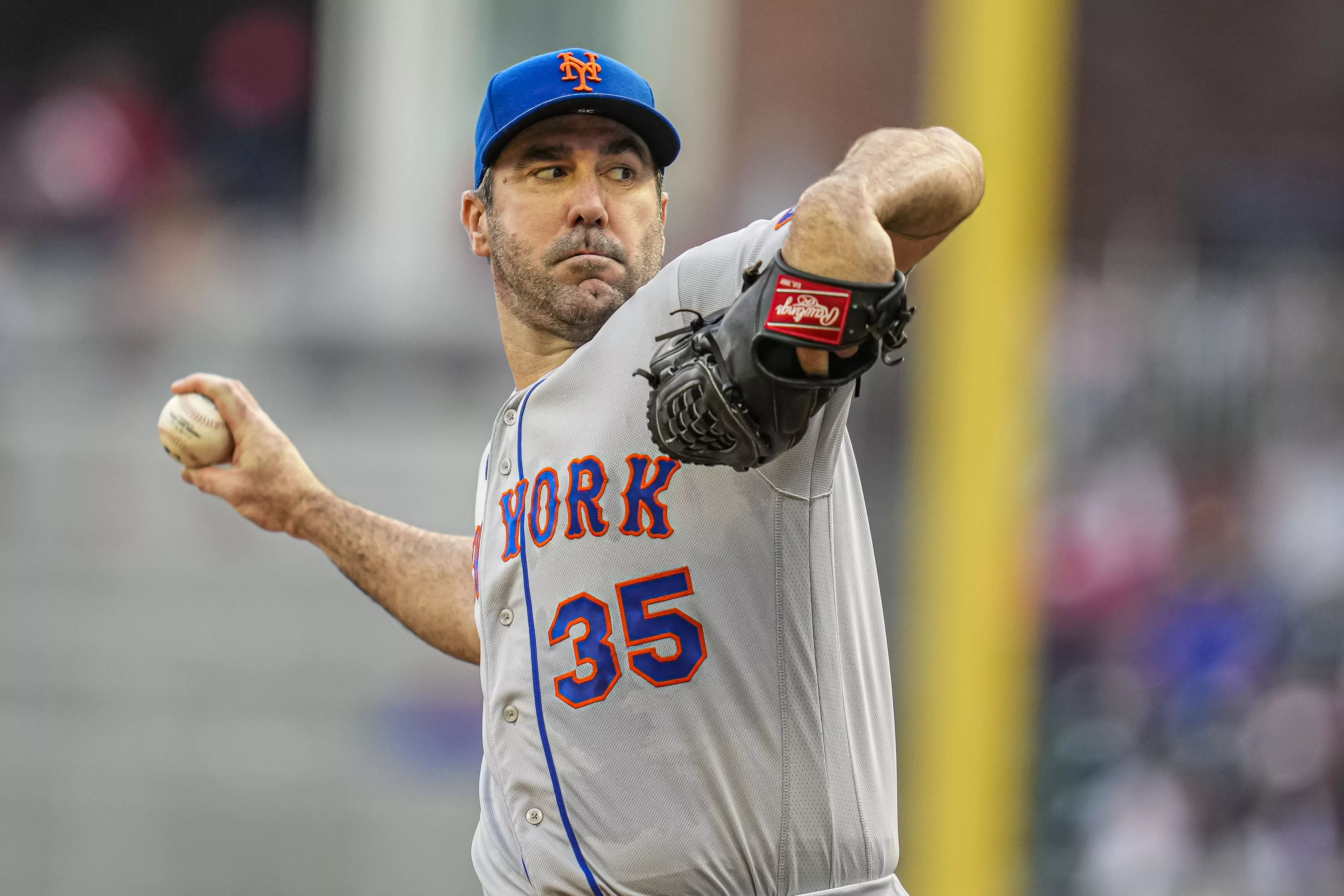 Justin Verlander of the New York Mets receives his World Series