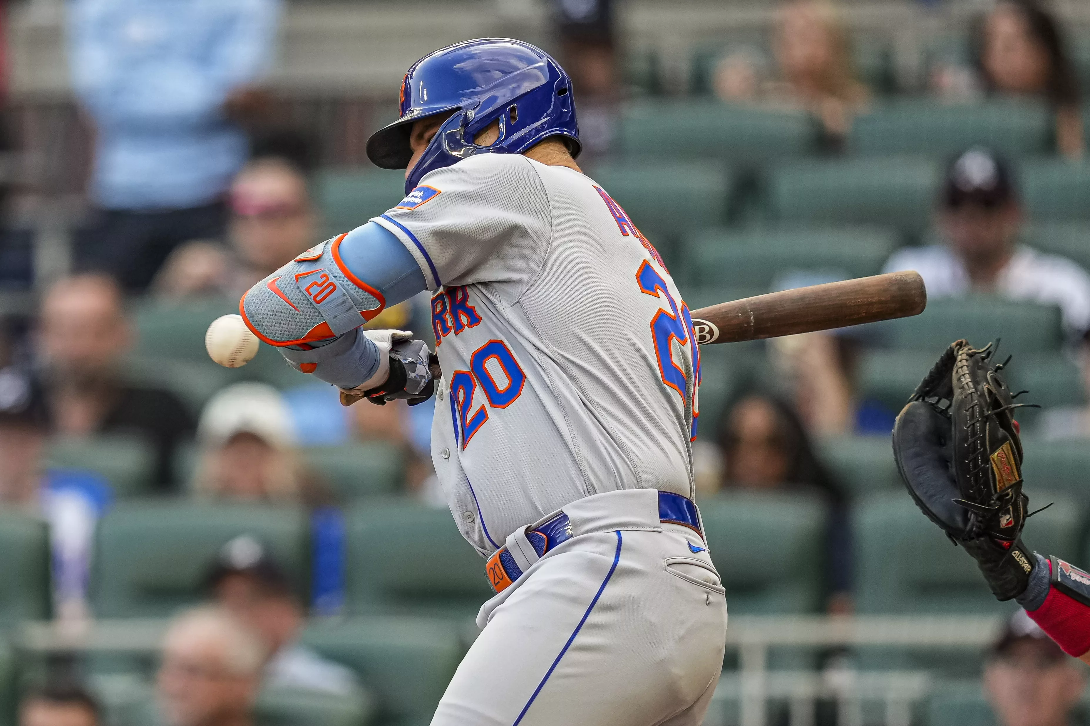 Mets' Pete Alonso Leaves Game vs. Braves with Wrist Injury After