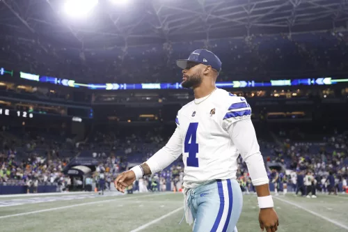 Jones expects Prescott to be with Cowboys for 'a long time