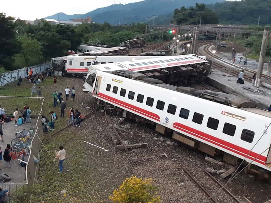 at-least-22-dead-and-171-injured-in-taiwan-train-derailment