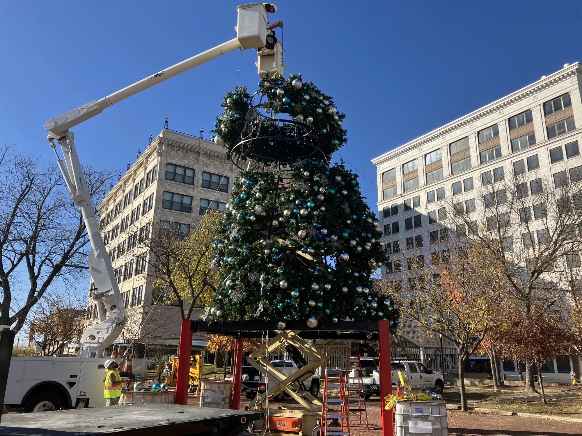 New Christmas Tree On Display In Downtown Springfield 104.1 KSGF