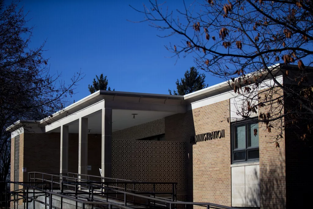 1715188705152800moirh2kmda-scaled128217