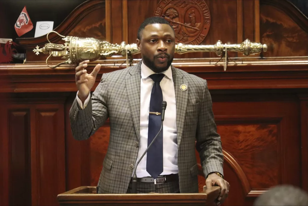 1715977092879320gifwfa6zfz-scaled892405