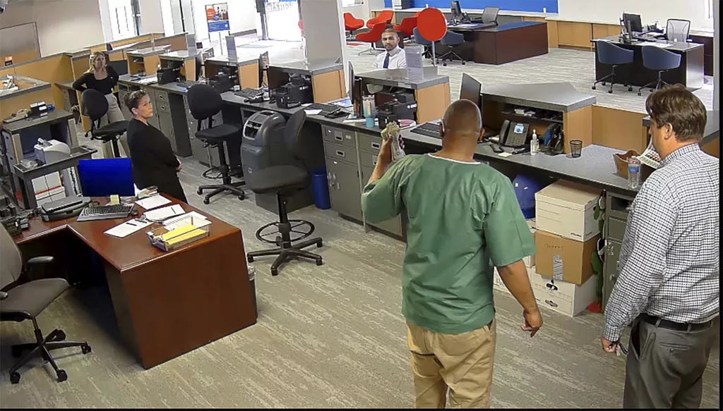 1718309910656419qcy0pkluks-scaled348457