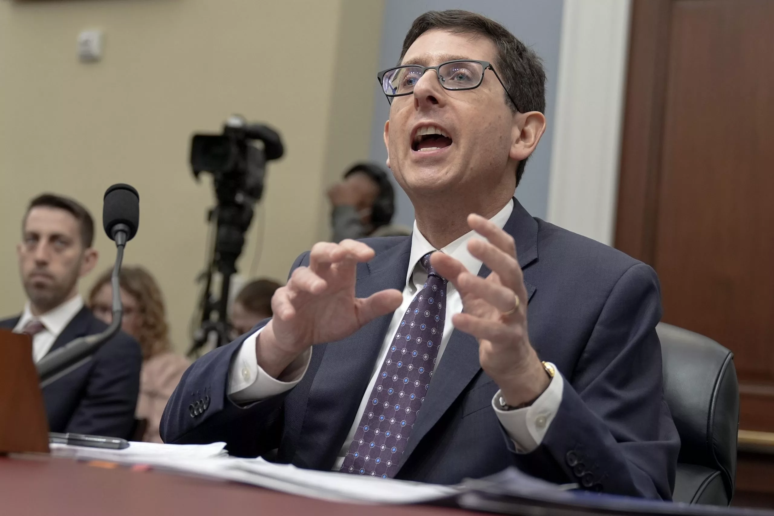Congressional Budget Office raises this year's federal budget deficit ...