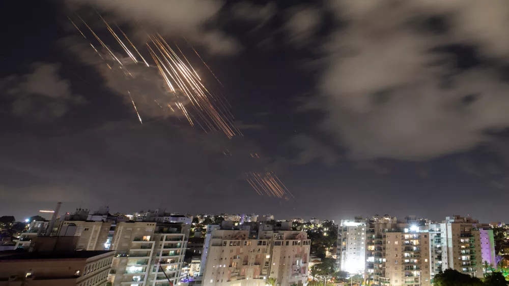 israels-iron-dome-anti-missile-system-intercepts-rockets-as-seen-from-ashkelon