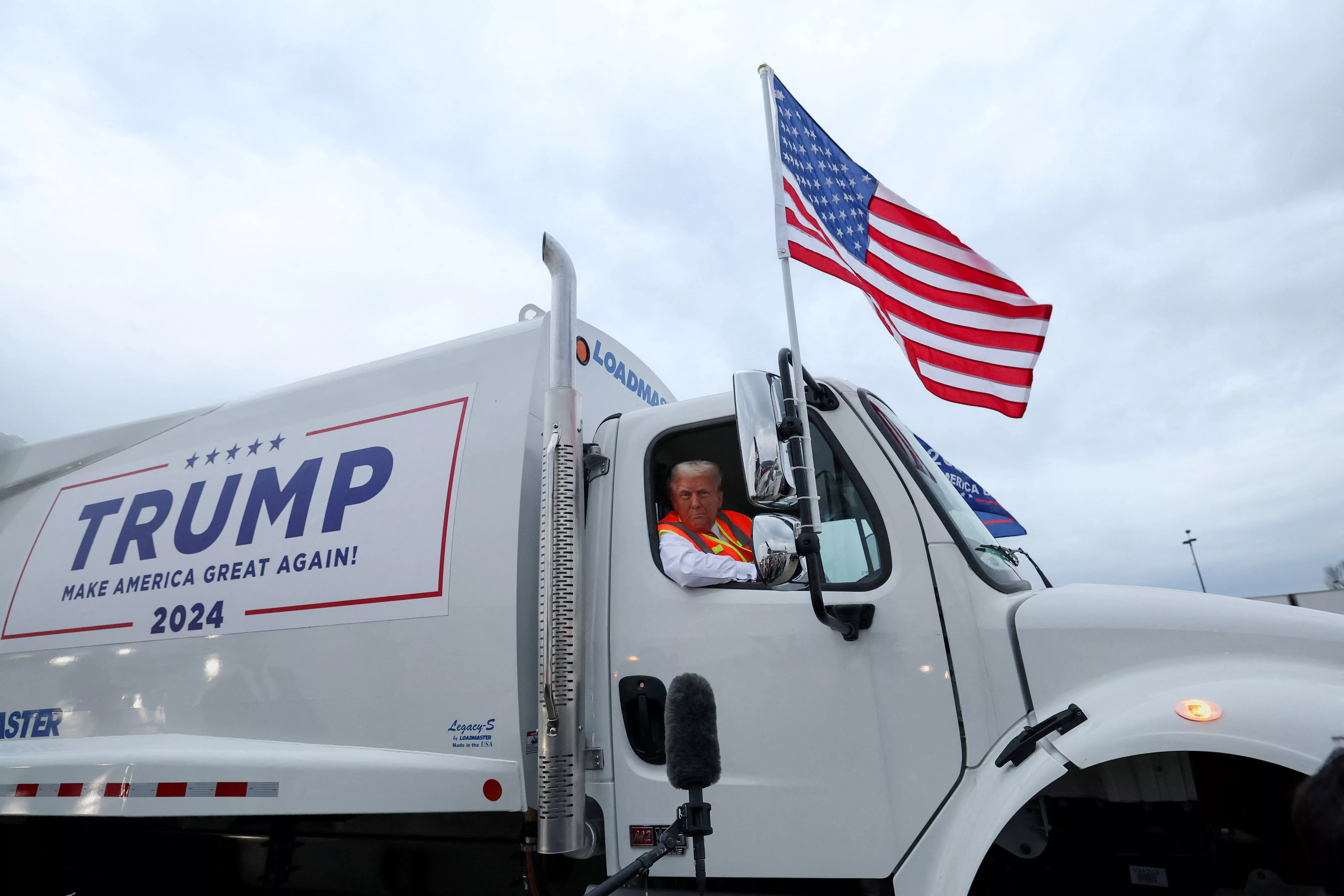 republican-presidential-nominee-and-former-u-s-president-donald-trump-campaigns-in-green-bay