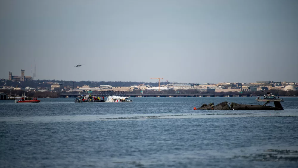 american-eagle-flight-5342-crashes-into-the-potomac-river-near-ronald-reagan-washington-national-airport