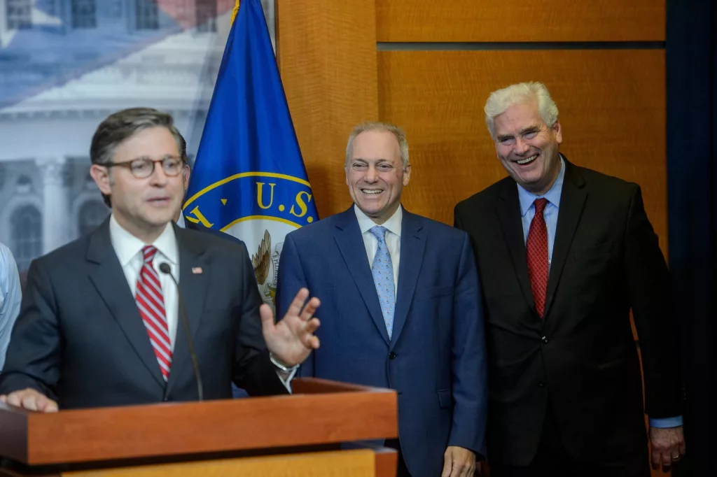 1749727095347989g3b0p1lmge-apn-scaled286000