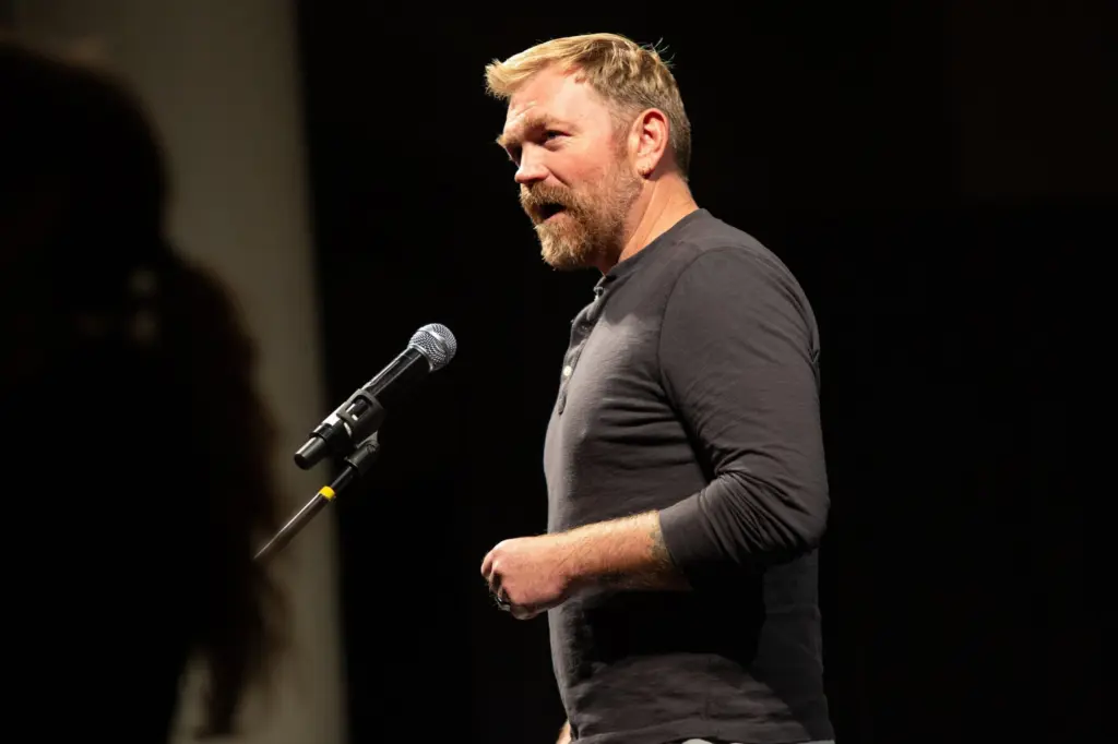 1761142700315927afr4jvvkyo-apn-scaled880456