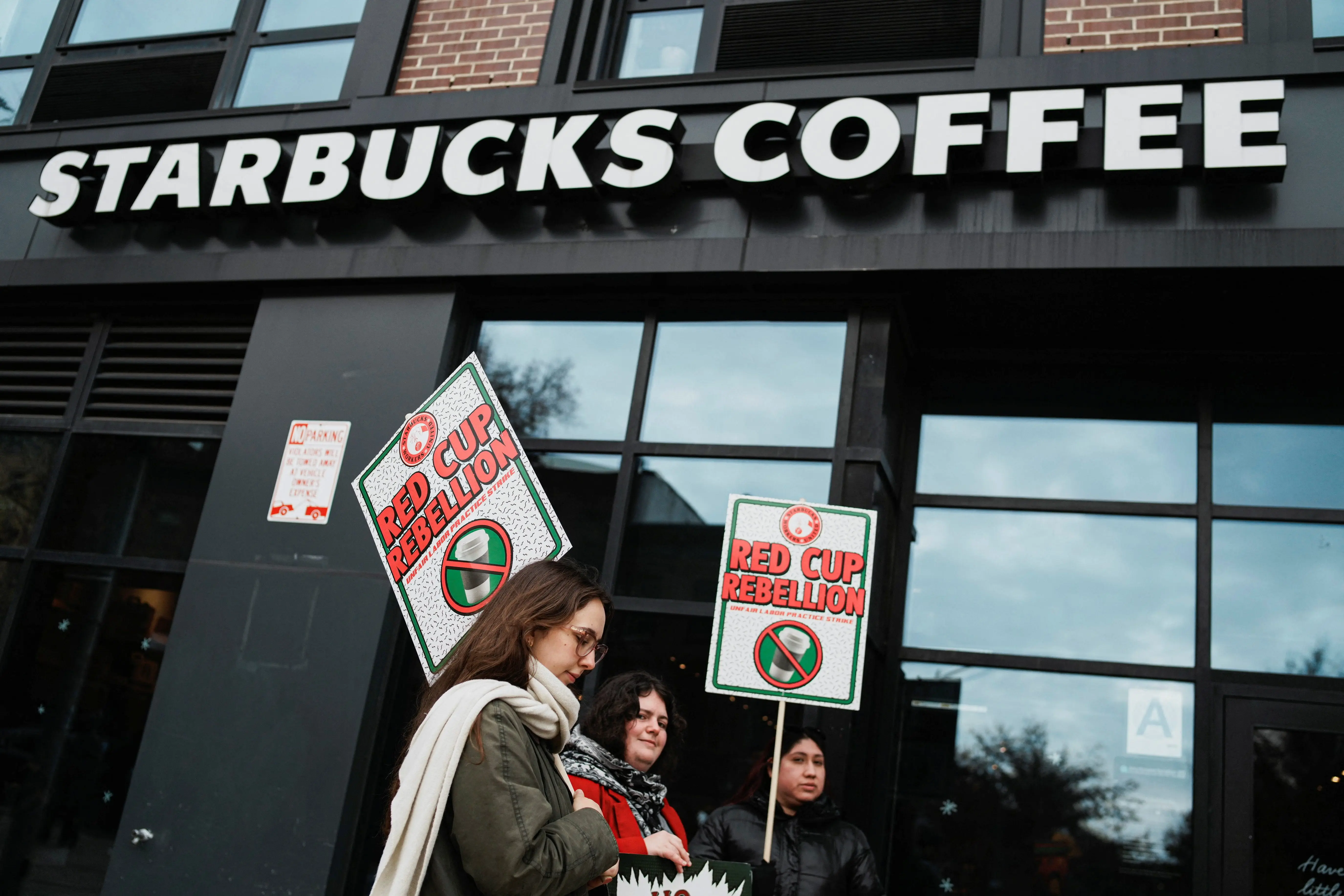 the-starbucks-workers-united-protest-in-new-york