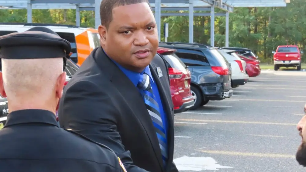 1766081892234941i9age1azzr-apn561585