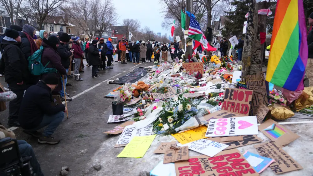 people-gather-at-a-makeshift-memorial-for-renee-nicole-good-in-minneapolis-on-january-10-2026-good-37-was-shot-and-killed-on-wednesday-by-jonathan-ross-an-immigration-and-customs-enforcement-remo