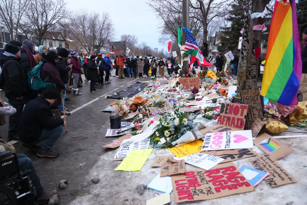 people-gather-at-a-makeshift-memorial-for-renee-nicole-good-in-minneapolis-on-january-10-2026-good-37-was-shot-and-killed-on-wednesday-by-jonathan-ross-an-immigration-and-customs-enforcement-remo