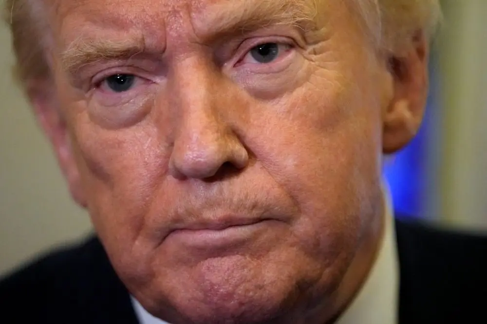 1770844743655845iim4novcmw-apn8196