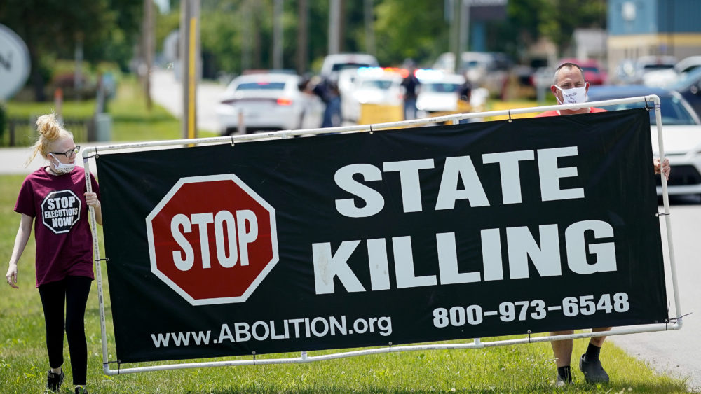 file-photo-protesters-against-the-death-penalty-in-terre-haute-indiana