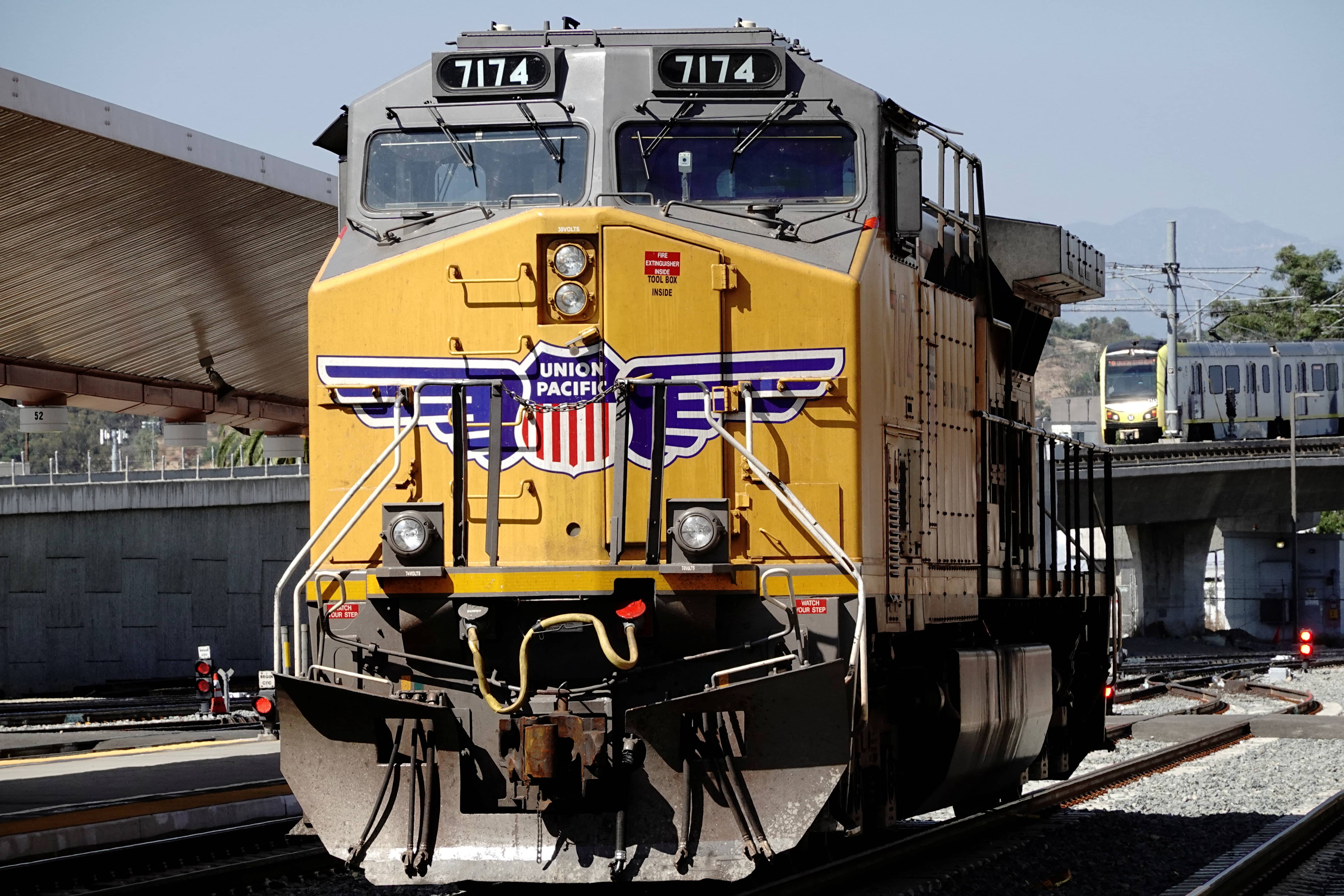 deadline-for-railroads-to-reach-tentative-deals-with-unions