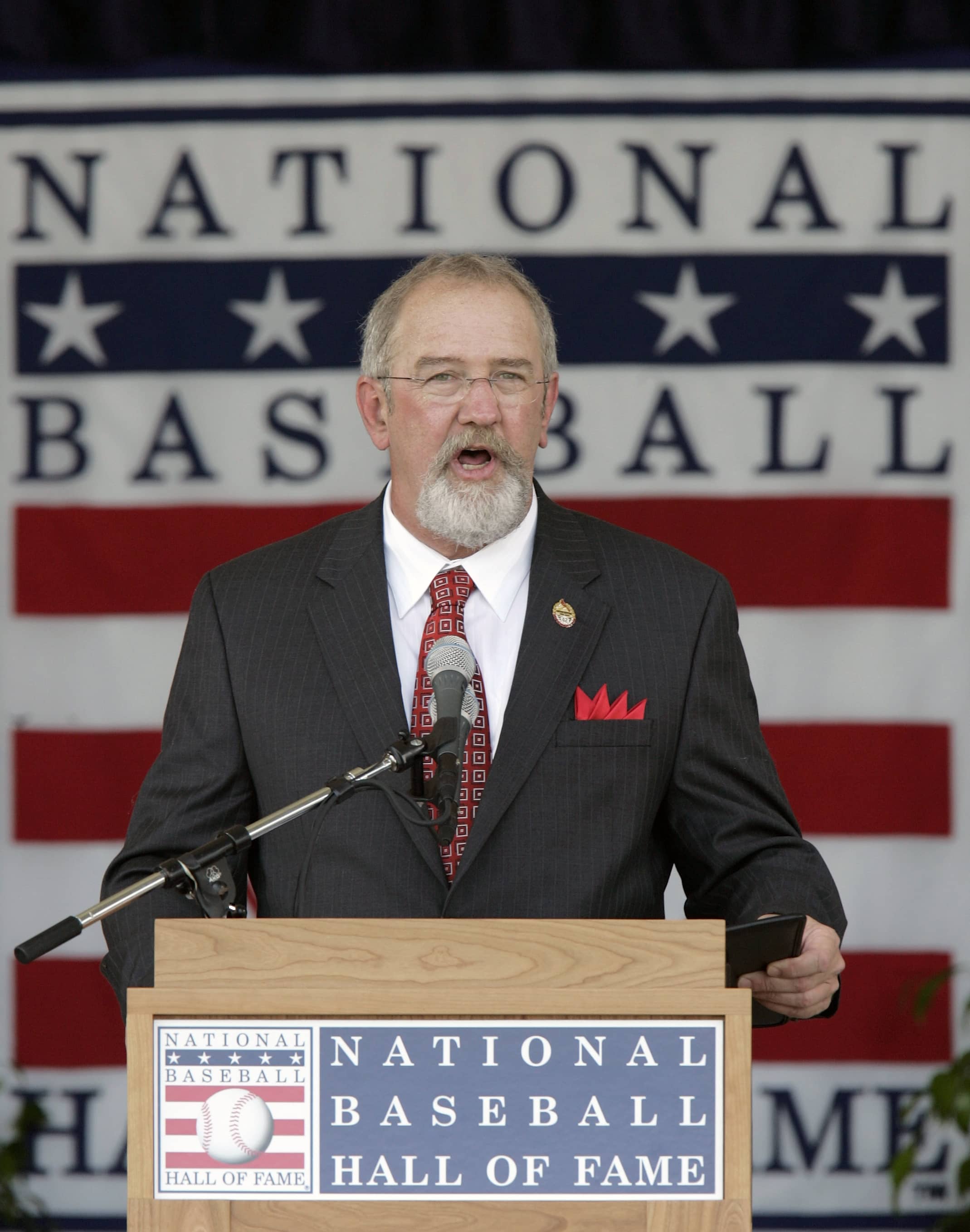 bruce-sutter-speaks-during-his-induction-ceremony-at-the-baseball-hall-of-fame-in-cooperstown-new-york