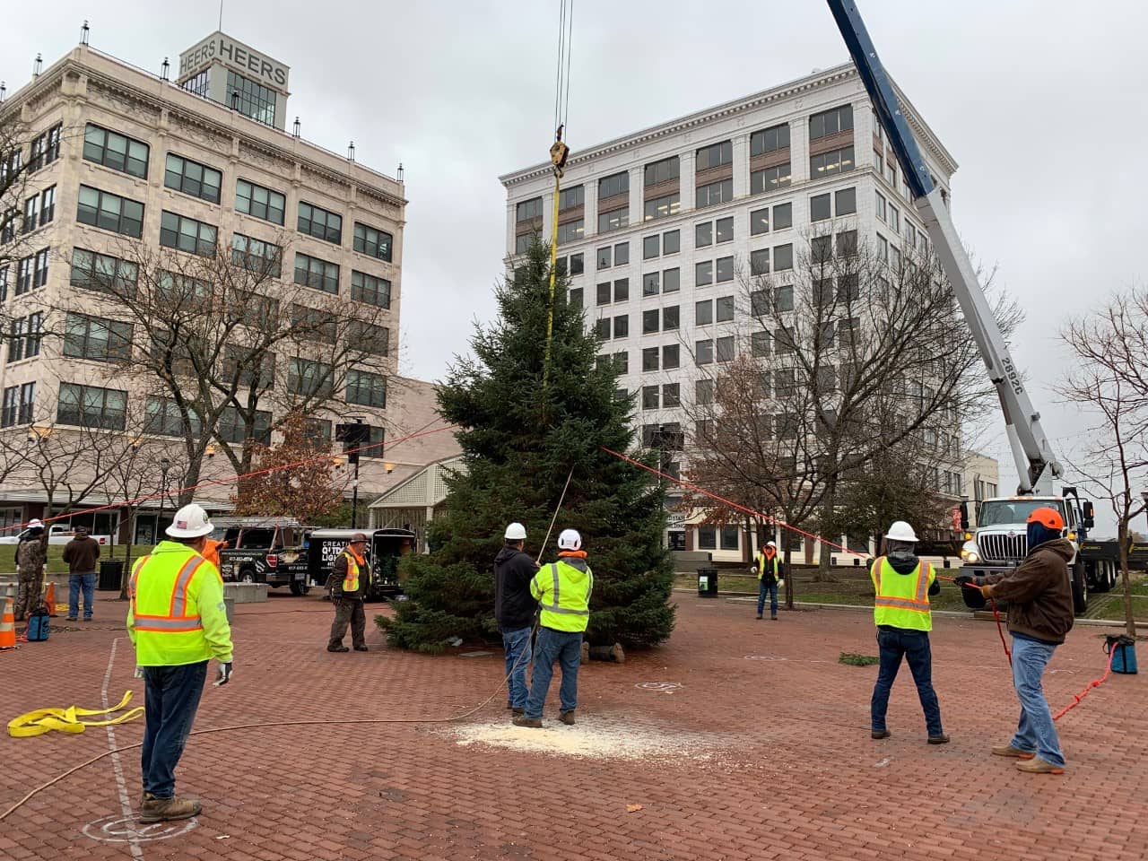 park-central-square-christmas-tree